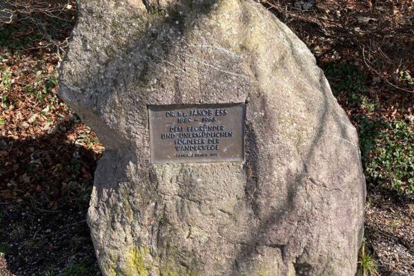Zum Vater des Wanderns auf dem Pfannenstiel